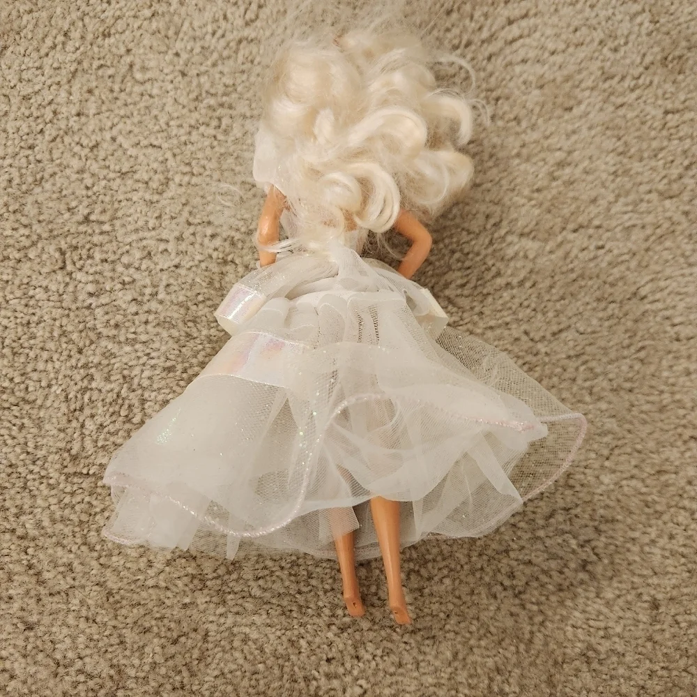 Barbie Secret Hearts Doll 1992 Mattel Blonde White Dress #BB‎